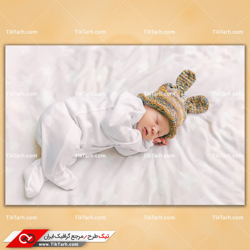 دانلود تصویر با کیفیت کودک با لباس سرهمی