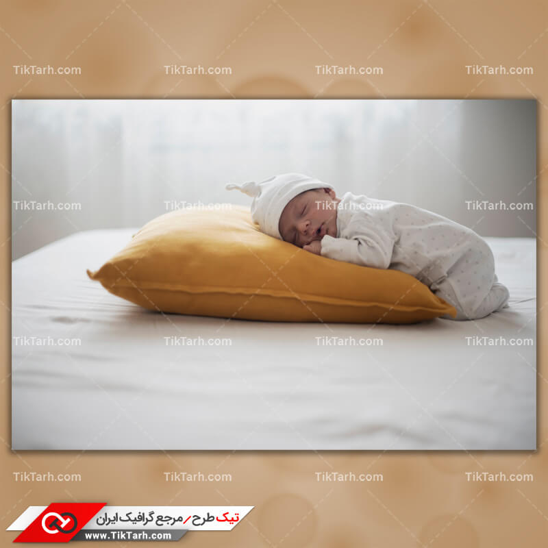 دانلود تصویر با کیفیت نوزاد خوابیده روی بالش