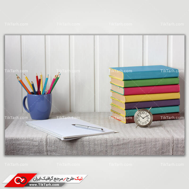 دانلود تصویر با کیفیت کتابها روی میز