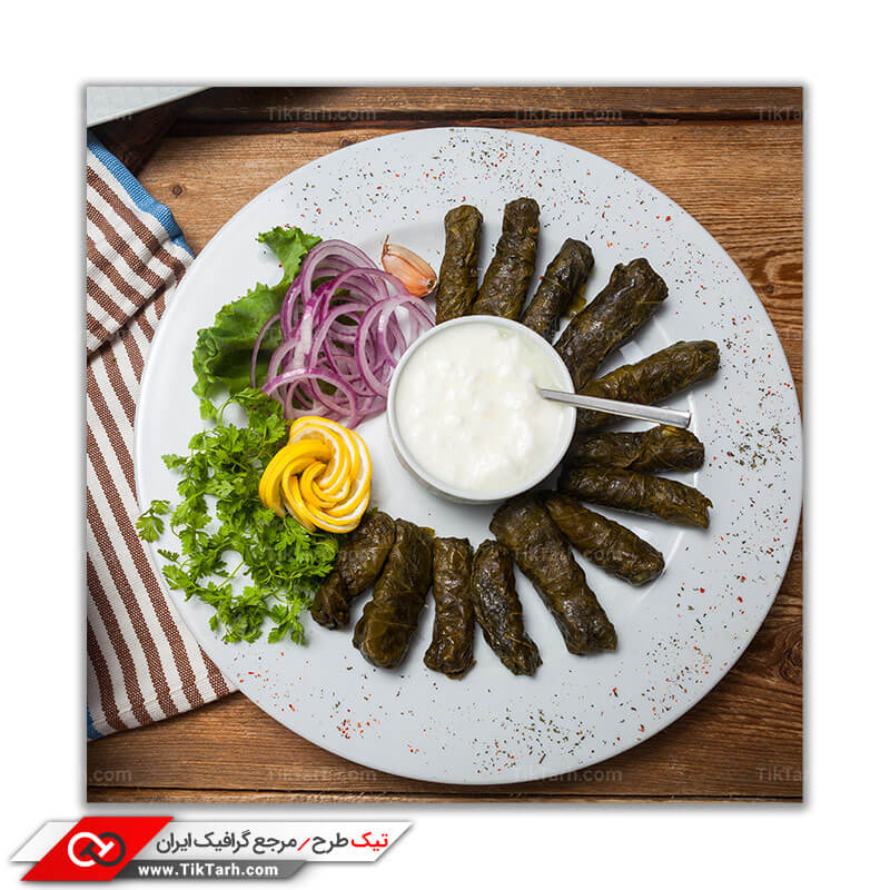 تصویر با کیفیت دلمه و سس و خلال پیاز
