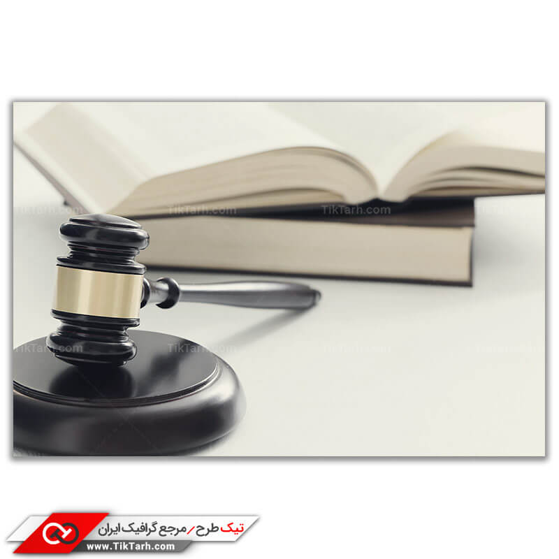 تصویر لارج فرمت میز قاضی