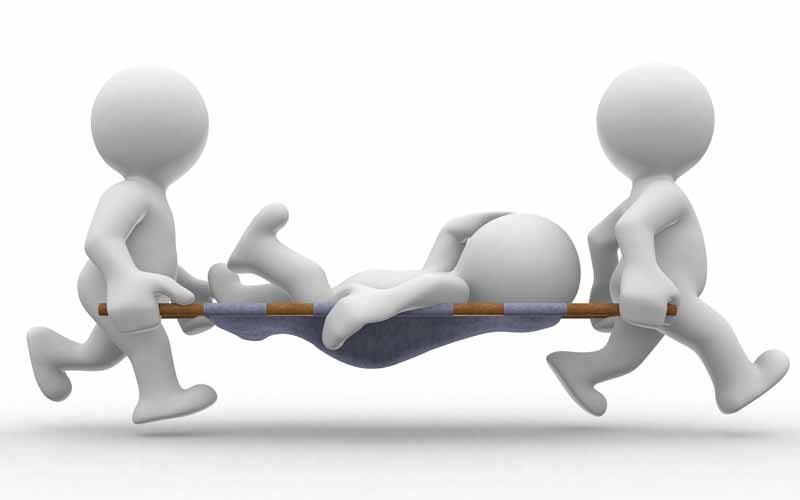 عکس حمل آدمک مصدوم با برانکارد