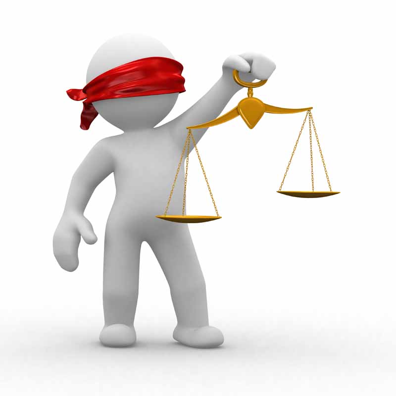 عکس آدمک با چشمان بسته و ترازوی عدالت
