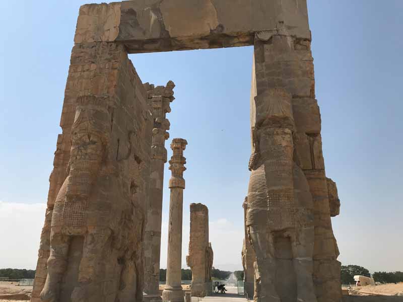 عکس باکیفیت نمای مجسمه های تخت جمشید