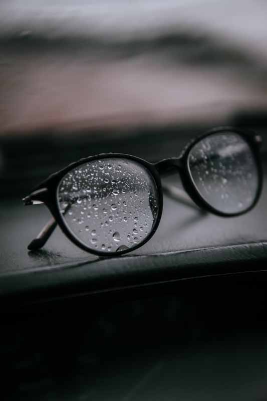 دانلود تصویر عینک شیشه ای