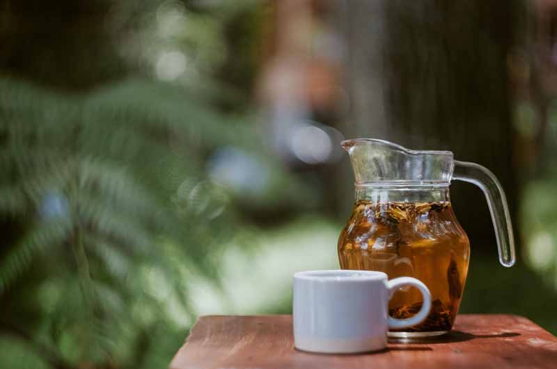 دانلود عکس دمنوش گیاهی با پارچ