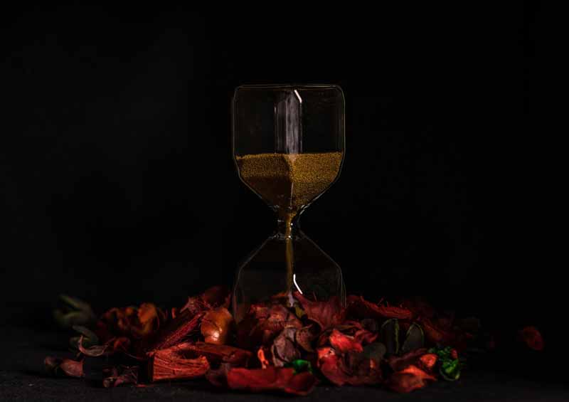 دانلود عکس ساعت شنی با گلبرگ
