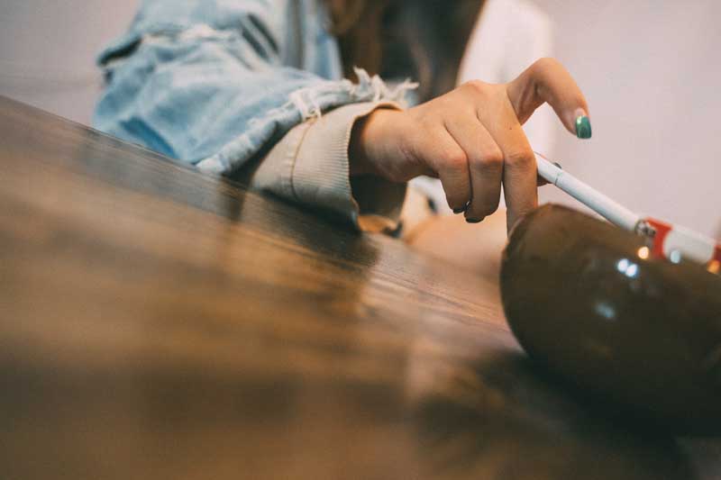 تصویر گرافیکی سیگار و زیر سیگاری