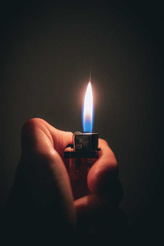 تصویر گرافیکی فندک روشن