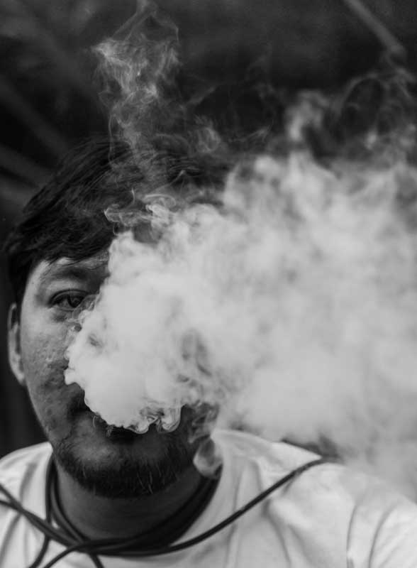 تصویر گرافیکی دود زیاد سیگار