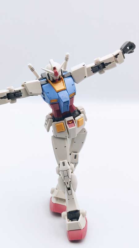 تصویر اسباب بازی ترانسفورمرز ایستاده