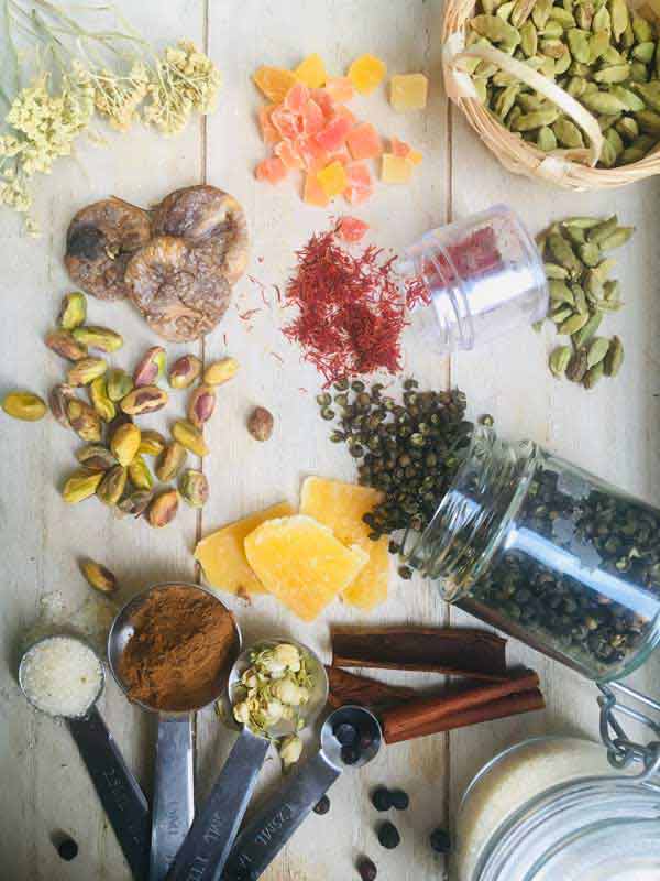 دانلود عکس گرافیکی ادویه جات روی میز