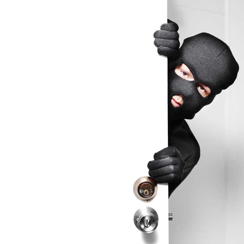 تصویر با کیفیت سارق منزل سیاه پوش