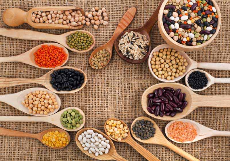 دانلود عکس با کیفیت حبوبات داخل قاشق چوبی