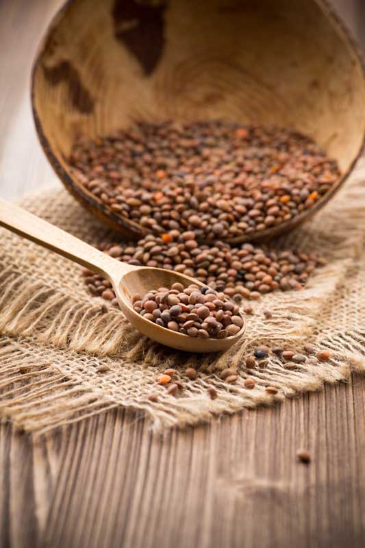 دانلود عکس با کیفیت عدس داخل قاشق چوبی