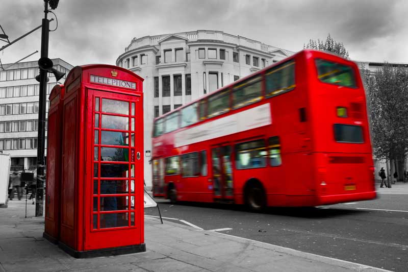 تصویر باکیفیت اتوبوس و کیوسک تلفن
