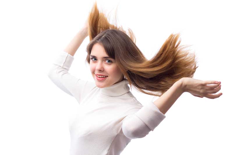 عکس با کیفیت آرایش لایت و مو قهوه ای