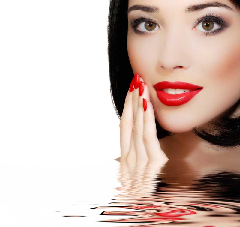 تصویر با کیفیت آرایش لب و ناخن