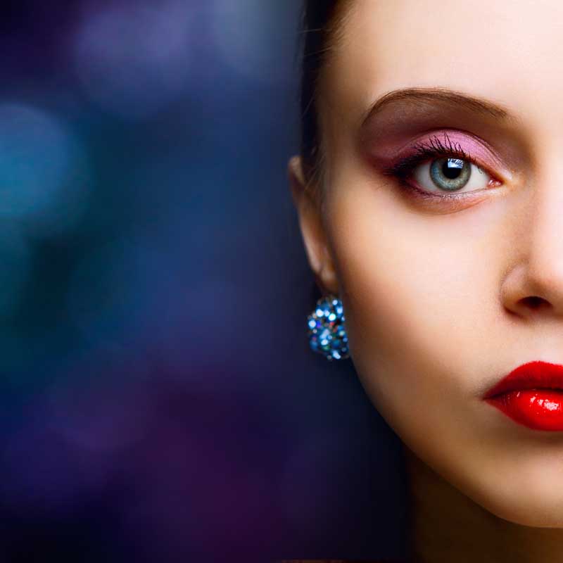 عکس لارج فرمت خانم با نیم رخ آرایش شده