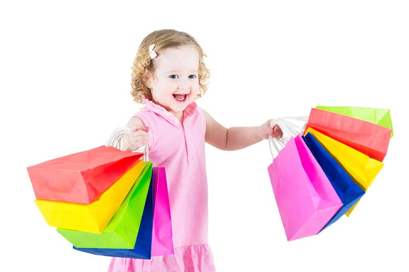 دانلود تصویر با کیفیت کودکی با پاکت های رنگارنگ خرید