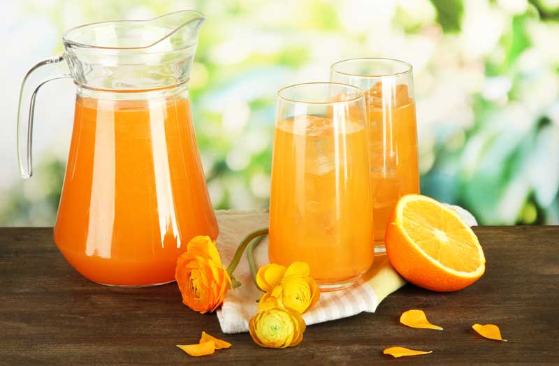 عکس زیبا از آب پرتقال و گل