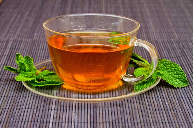دانلود تصویر زیبا از چای بر روی حصیر