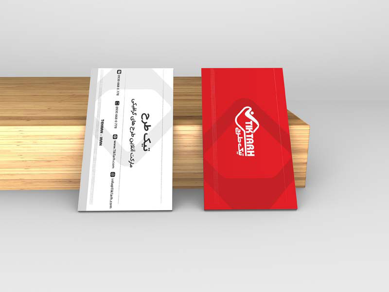 موکاپ کارت ویزیت روی چوب