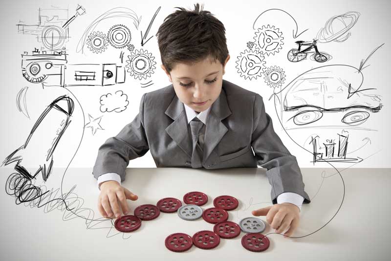 دانلود تصویر باکیفیت پسر بچه مخترع
