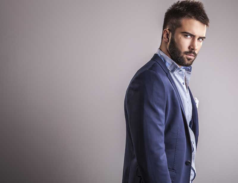 عکس زیبا از مرد ریش دار با لباس آبی