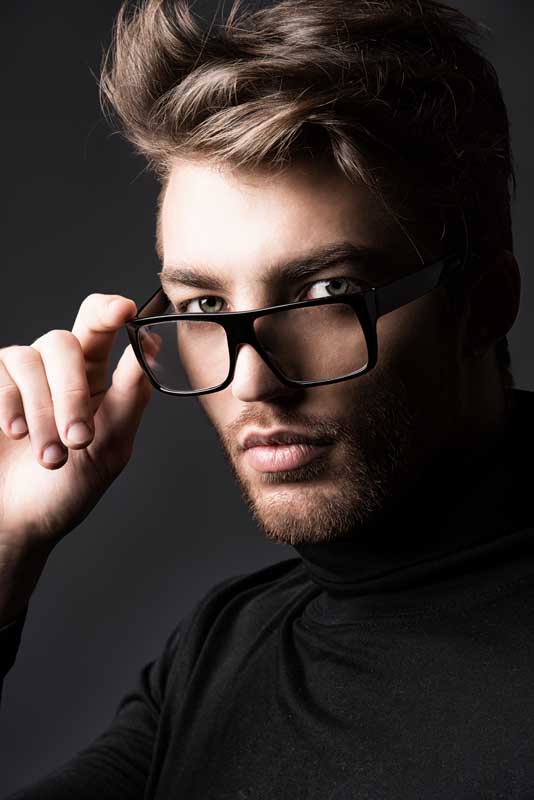 عکس زیبا از مرد ریش دار عینکی