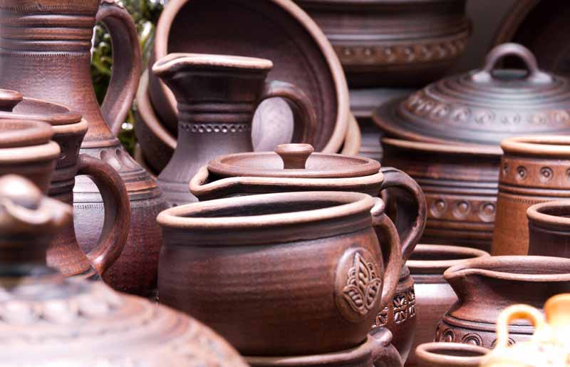 عکس با کیفیت از ظروف سفالی نقشدار