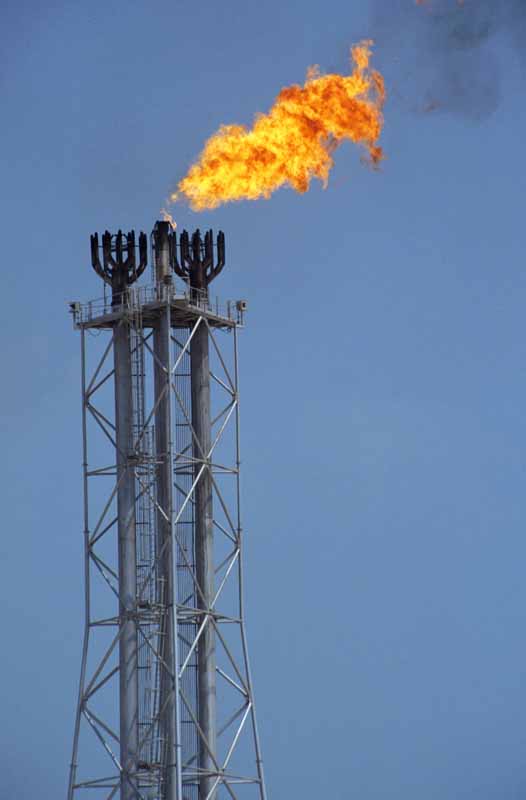 تصویر با کیفیت مشعل کارخانه