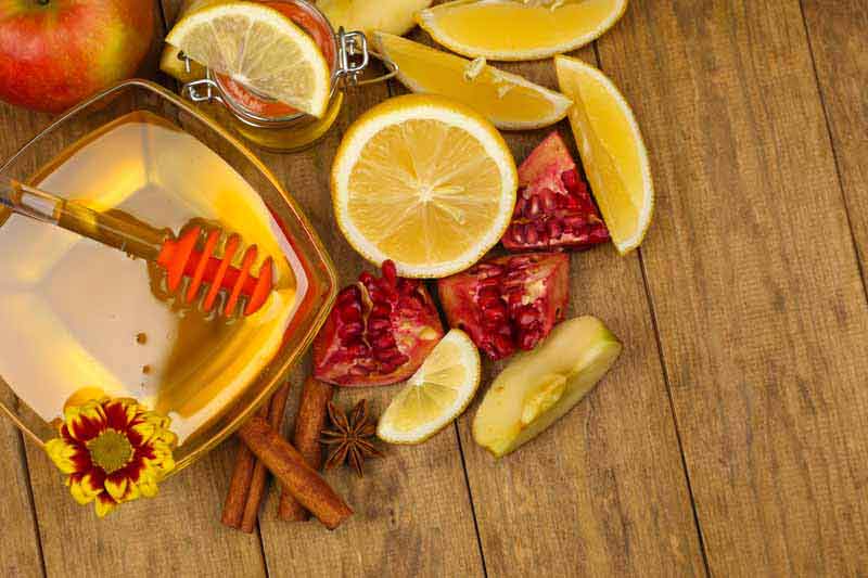 عکس لارج فرمت از کاسه عسل و دارچین