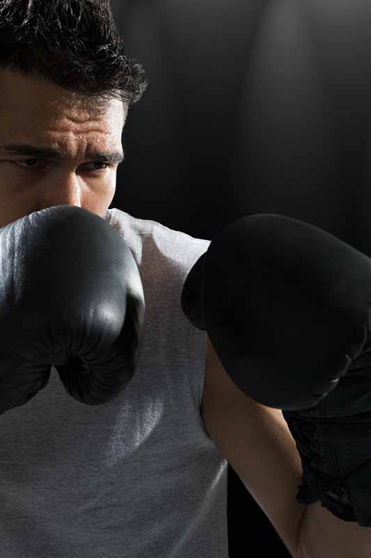 عکس زیبا از بوکسور با گارد حمله