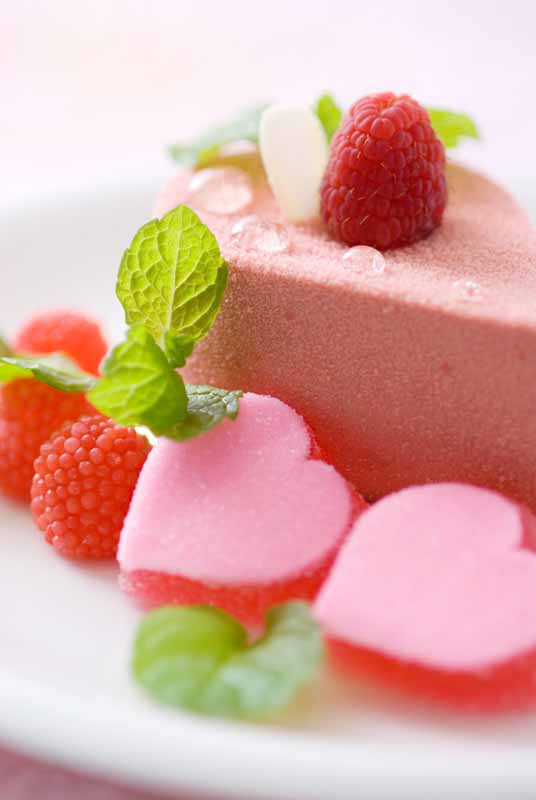 عکس گرافیکی از شیرینی با قالب قلب