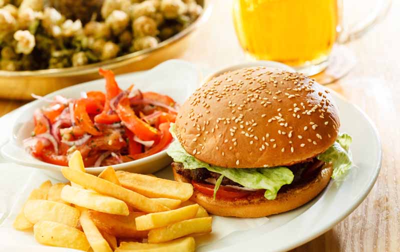 تصویر زیبا از ساندویچ و سیب زمینی