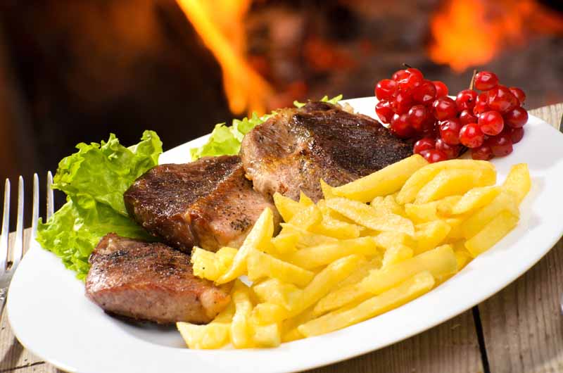 تصویر لارج فرمت از استیک و زالزالک