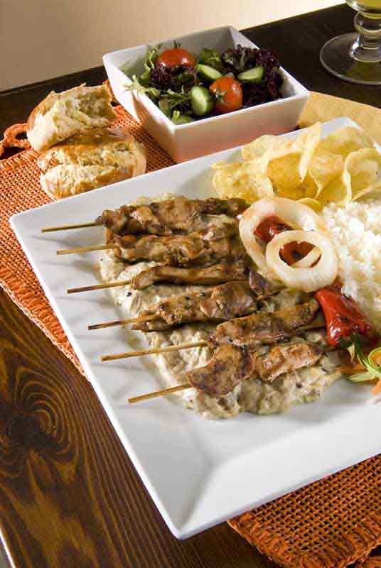 عکس با کیفیت از کباب با سیخ چوبی