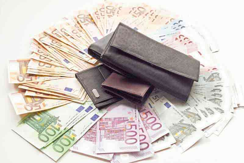 عکس با کیفیت از اسکناس و کیف پول