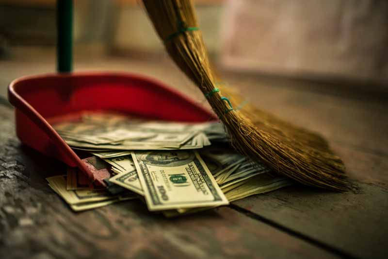 عکس با کیفیت از جارو کردن پول