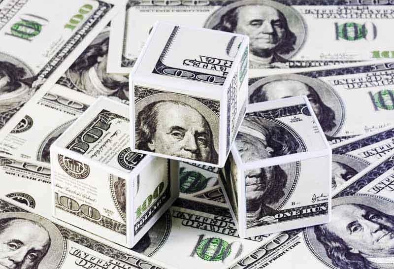 عکس با کیفیت از قوطی با تزئین پول