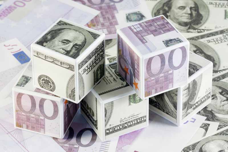 عکس لارج فرمت از قوطی با تزئین پول