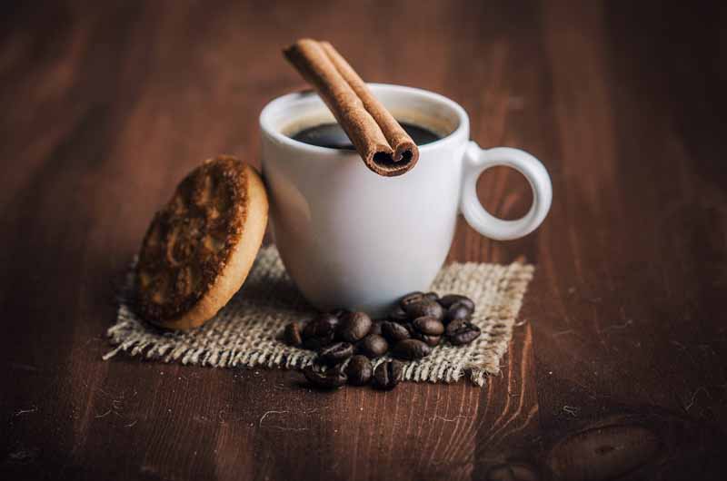تصویر لارج فرمت از قهوه با بیسکوئیت