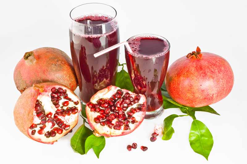 تصویر زیبا از دو لیوان آب انار