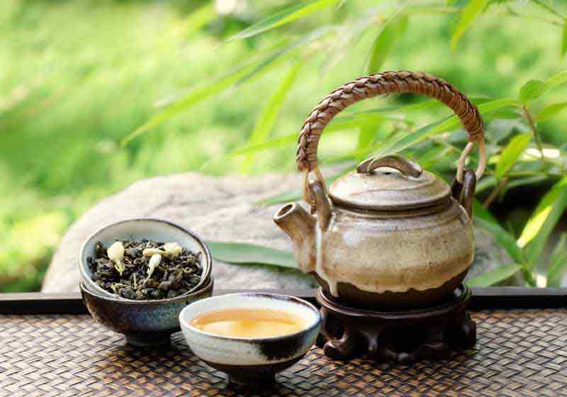 عکس زیبا از دمنوش در پیاله سفالی