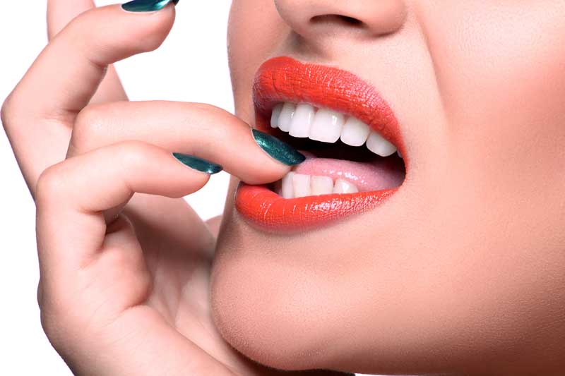 عکس لارج فرمت آرایش ناخن و لب