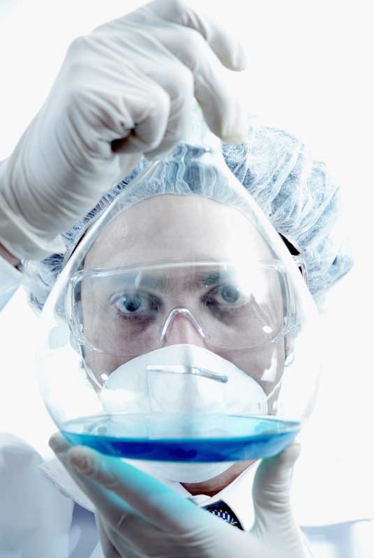 تصویر لارج فرمت از پزشک با ماسک ایمنی