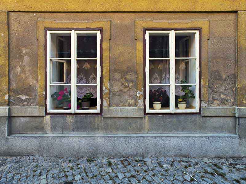 عکس لارج فرمت از پنجره های سفید