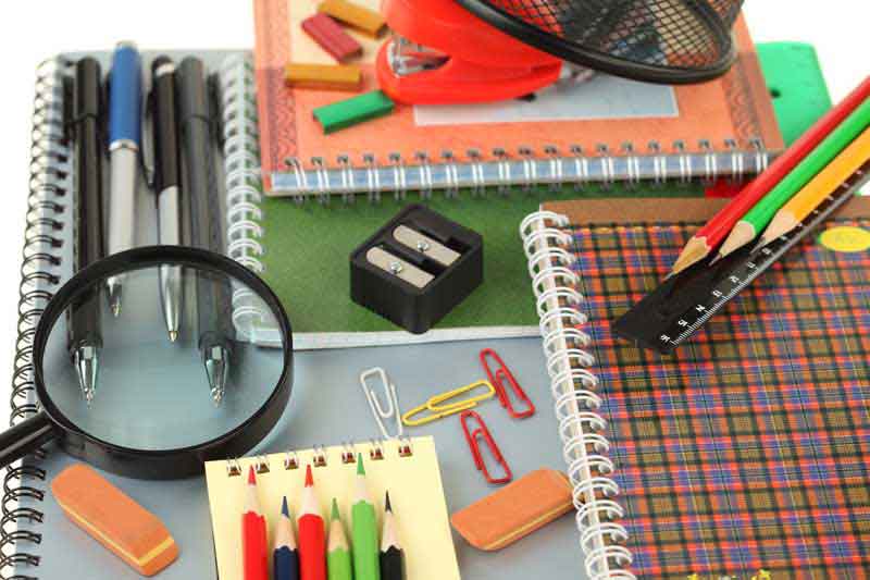 تصویر با کیفیت از دفتر سیمی و ذره بین