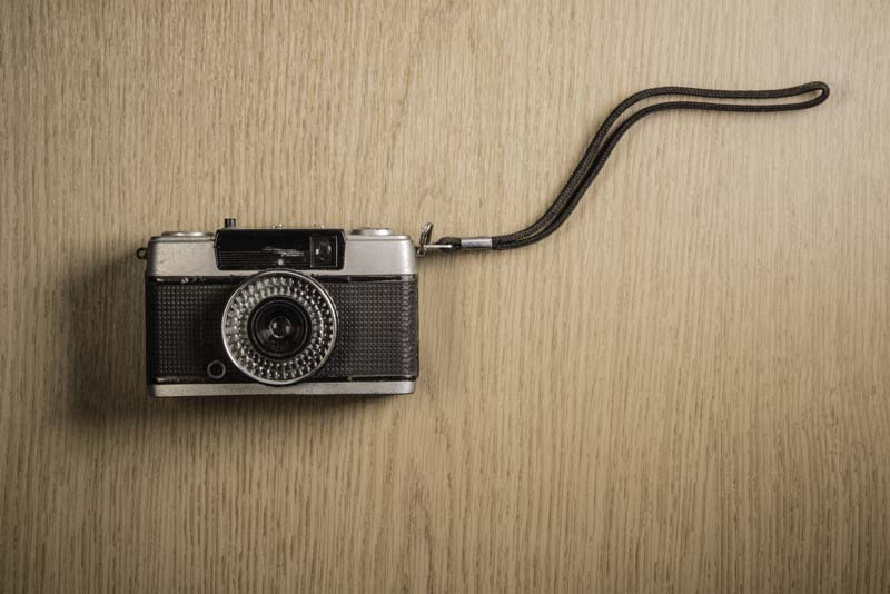 تصویر دوربین روی صفحه چوبی